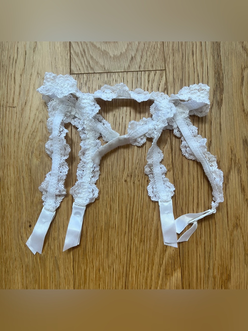 3/$15 Victorias Secret White Lace Garter Belt